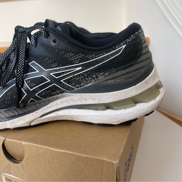 Used Asics Kayano 28 Womens Running Shoes - Black / white . Stability shoe - Picture 3 of 15